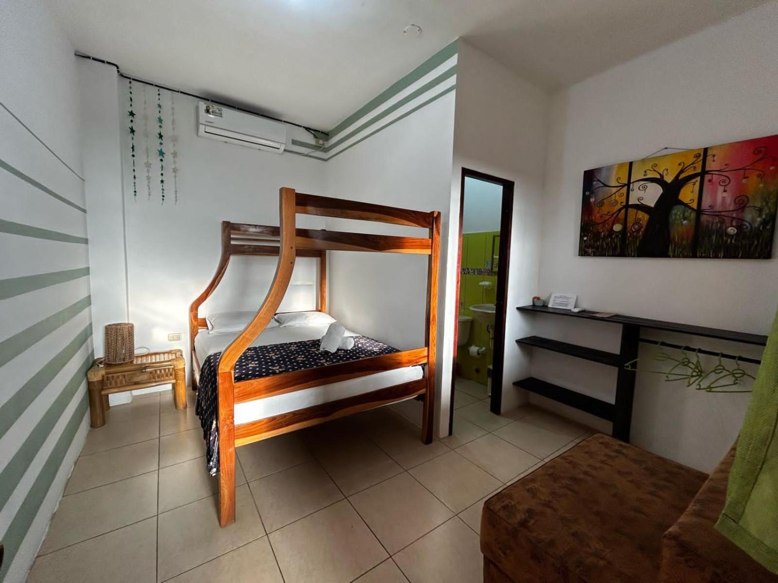 Hostal Casa Taisha Montañita 外观 照片