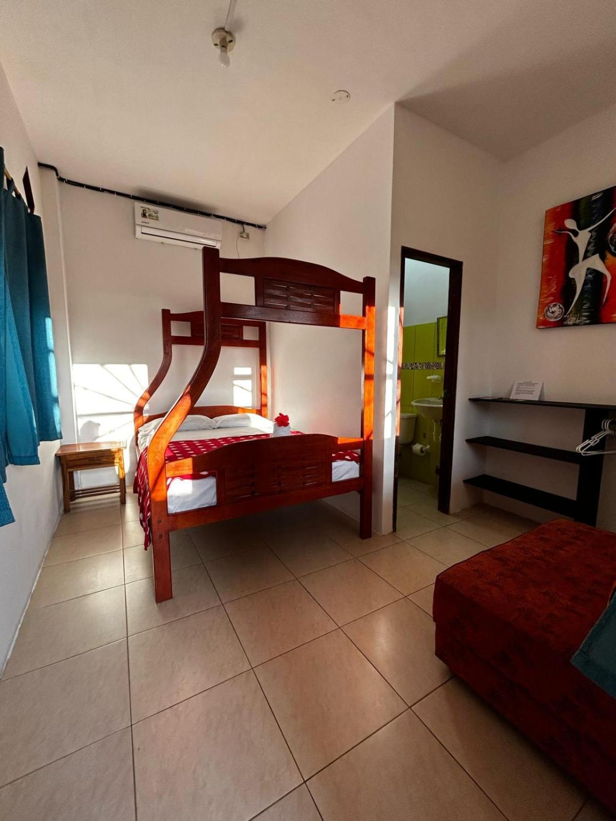 Hostal Casa Taisha Montañita 外观 照片