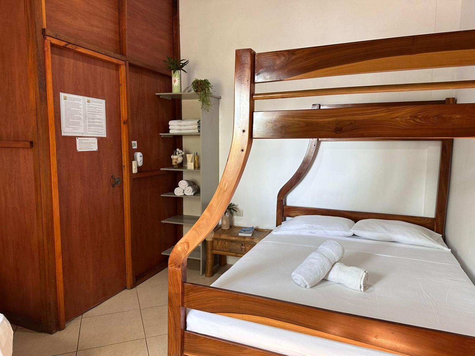 Hostal Casa Taisha Montañita 外观 照片